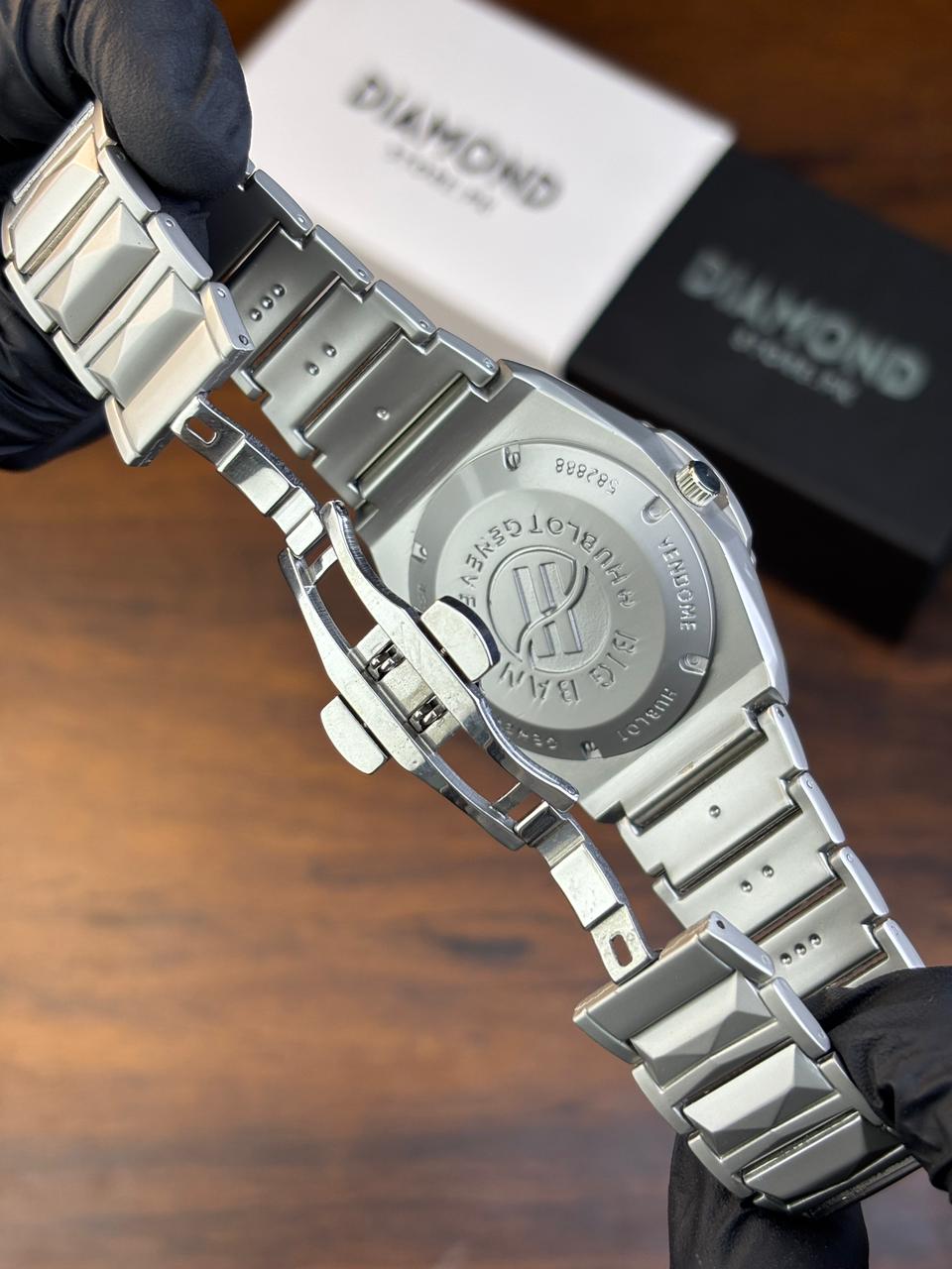 Hublot Watch  Diamond Cut  – Skeleton Black Dial